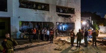 נפילה בבית-ספר בגדרה ממתקפת הטילים האיראנית, אוקטובר 2024 | צילום: לירון מודובן, פלאש 90