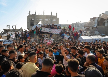 עזתים מפגינים נגד חמאס בבית לאהיא | צילום: פלאש 90