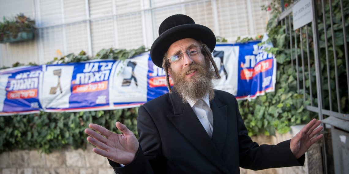 ח״כ יעקב יואל טסלר בזמן קמפיין הבחירות של יהדות התורה לכנסת | צילום: חיים גולדברג, פלאש 90