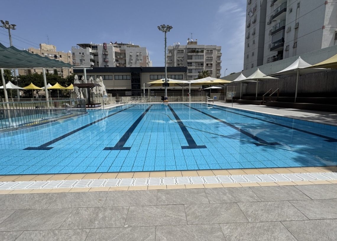 הבריכה הציבורית בשכונת נווה עופר | שימוש לפי סעיף 27א לחוק זכויות יוצרים