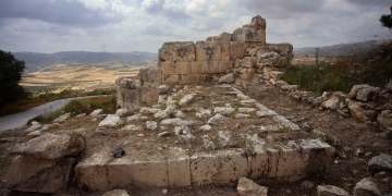 גרפיטי של מגן דוד שרוסס על האתר הארכיאולוגי בסבטיה, ליד העיר שכם | צילום: Nasser Ishtayeh/Flash90