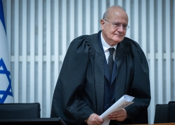 אלרון, היום בבית המשפט העליון בירושלים בטקס הפרישה | צילום: יונתן סינדל, פלאש 90