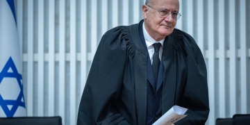 אלרון, היום בבית המשפט העליון בירושלים בטקס הפרישה | צילום: יונתן סינדל, פלאש 90