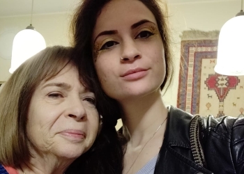 ענבר הימן וסבתה, ורדה נחושתן