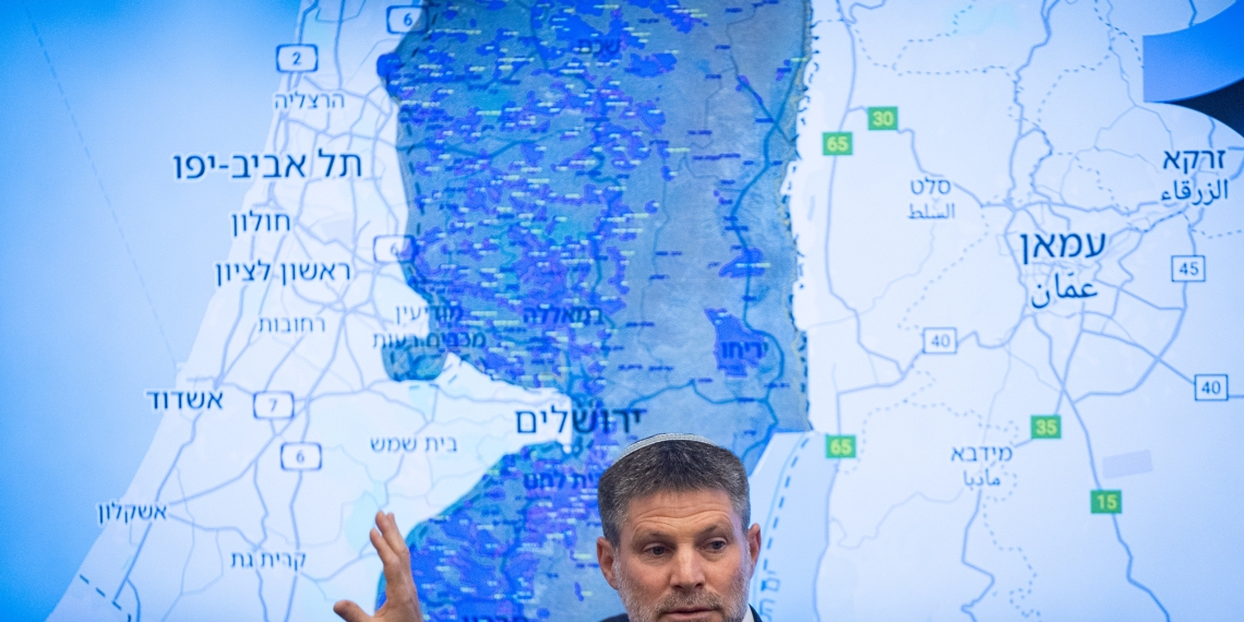 סמוטריץ׳ מציג את תוכנית הריבונות ביהודה ושומרון, מוקדם יותר החודש | צילום: יונתן סינדל, פלאש 90