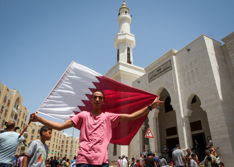 דגלי קטר מונפים בעזה, לפני המלחמה | צילום: פאלש 90