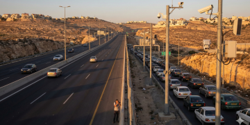 עוד מיליונים למערכת דרכים למתנחלים בלבד | אילוסטרציה - הוכן באמצעות בינה מלאכותית