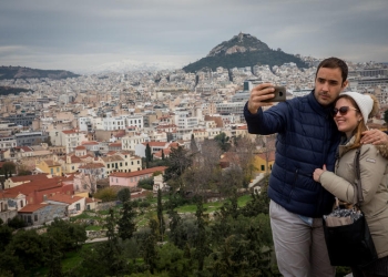 תיירים באקרופוליס, אתונה | צילום: פלאש 90