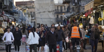 שוק מחנה יהודה בתחילת השבוע | צילום: יונתן סינדל, פלאש 90