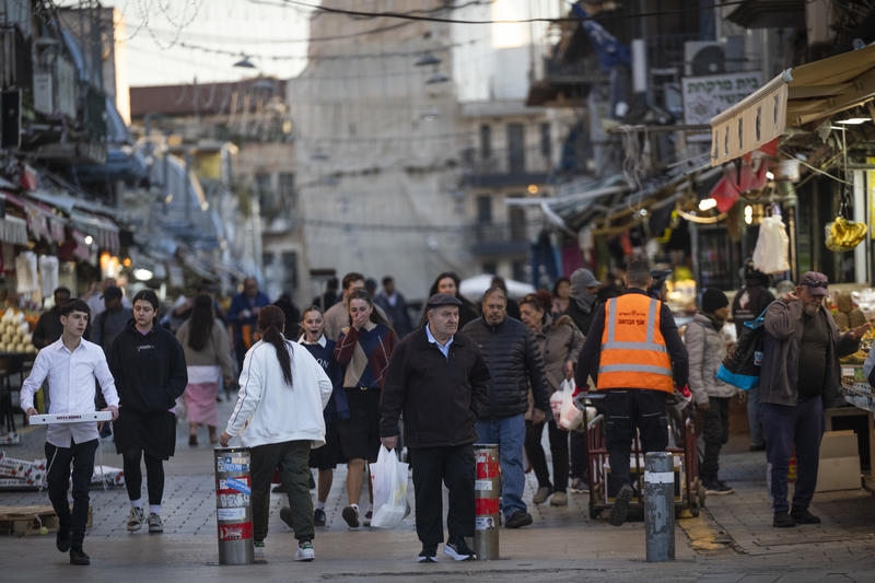 שוק מחנה יהודה בתחילת השבוע | צילום: יונתן סינדל, פלאש 90
