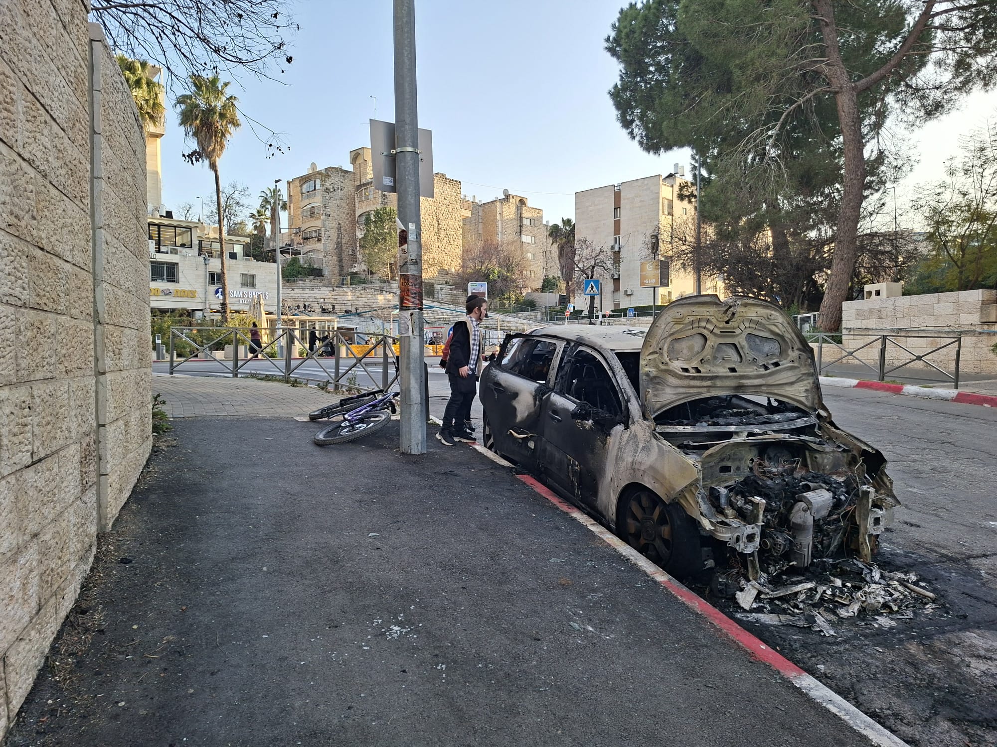 פעמיים פגעו חלקי מיירטים בירושלים, באחת מהן נפצעו שבעה בני אדם | צילום: נתנאל שמולביץ׳