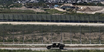 הרס וחורבן משני צידי הגבול | צילום: צפריר אביוב, פלאש 90