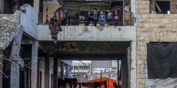 עקורים פלסטינים בבית ספר בחאן יונס. רוב מכריע של מוסדות החינוך יצאו מכלל שימוש כתוצאה מההרס | צילוםם: פלאש 90