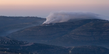 עשן עולה ממטעים בשומרון לאחר שמתנחלים העלו אותם באש | צילום: פלאש 90