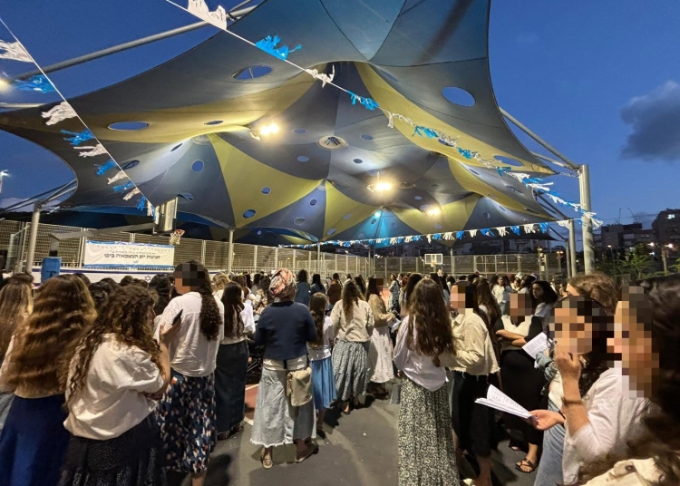 קבוצה גדולה של נשים דתיות בכינוס של גרעין ״מאירים ביפו״